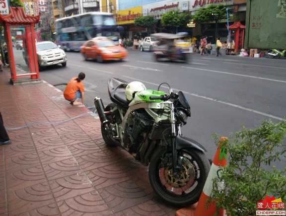 b_050.jpg