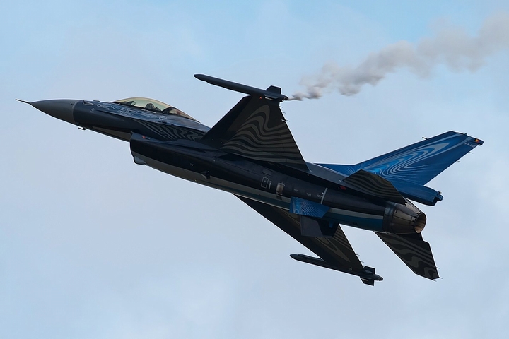 19ʱվF-16AMڽ걱ԼϻᡱͿװ.jpg