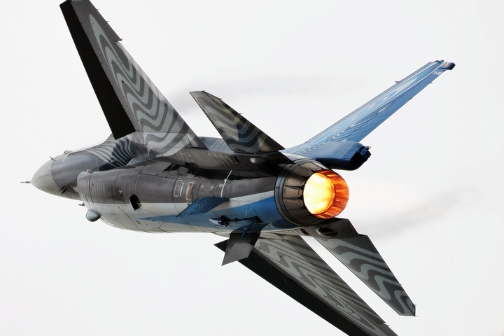 21ʱվF-16AMڽ걱ԼϻᡱͿװ.jpg