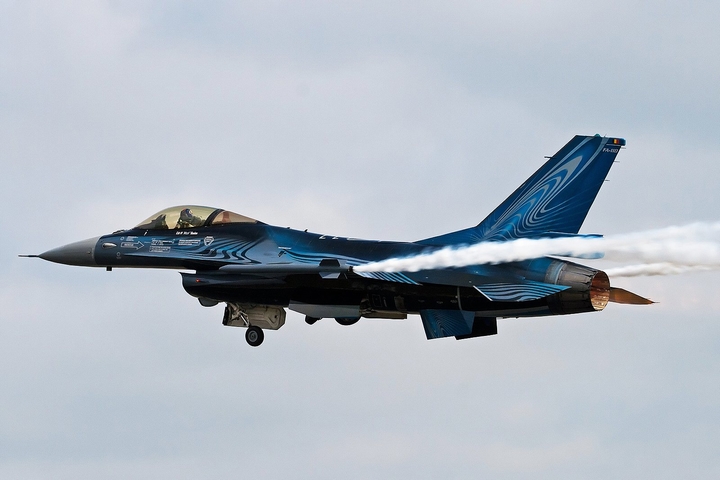 20ʱվF-16AMڽ걱ԼϻᡱͿװ.jpg