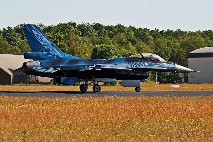 23ʱվF-16AMڽ걱ԼϻᡱͿװ.jpg