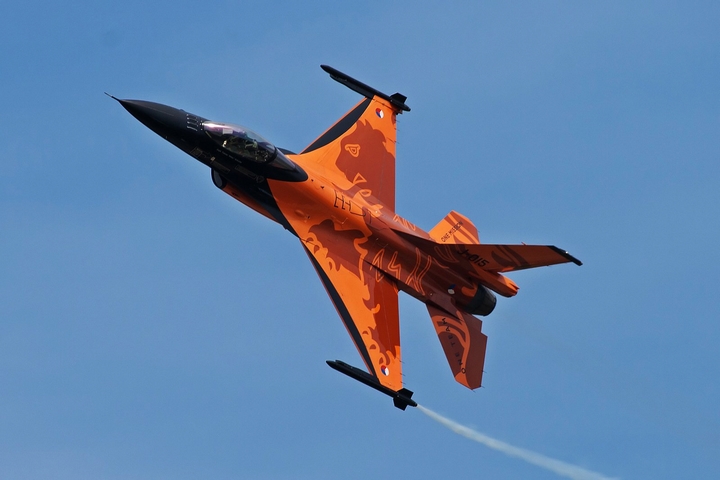 24ݿ˿վF-16AMɫͿװ.jpg