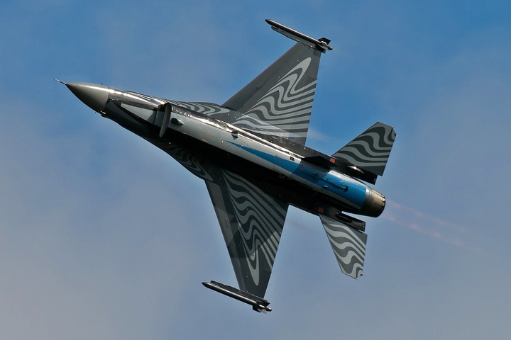 17ʱվF-16AMڽ걱ԼϻᡱͿװ.jpg